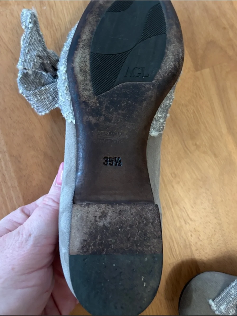 AGL Gray Suede Flats with Oversized Bow Accent ~ 35 1/2/US 5.5/6 ~ Made in Italy